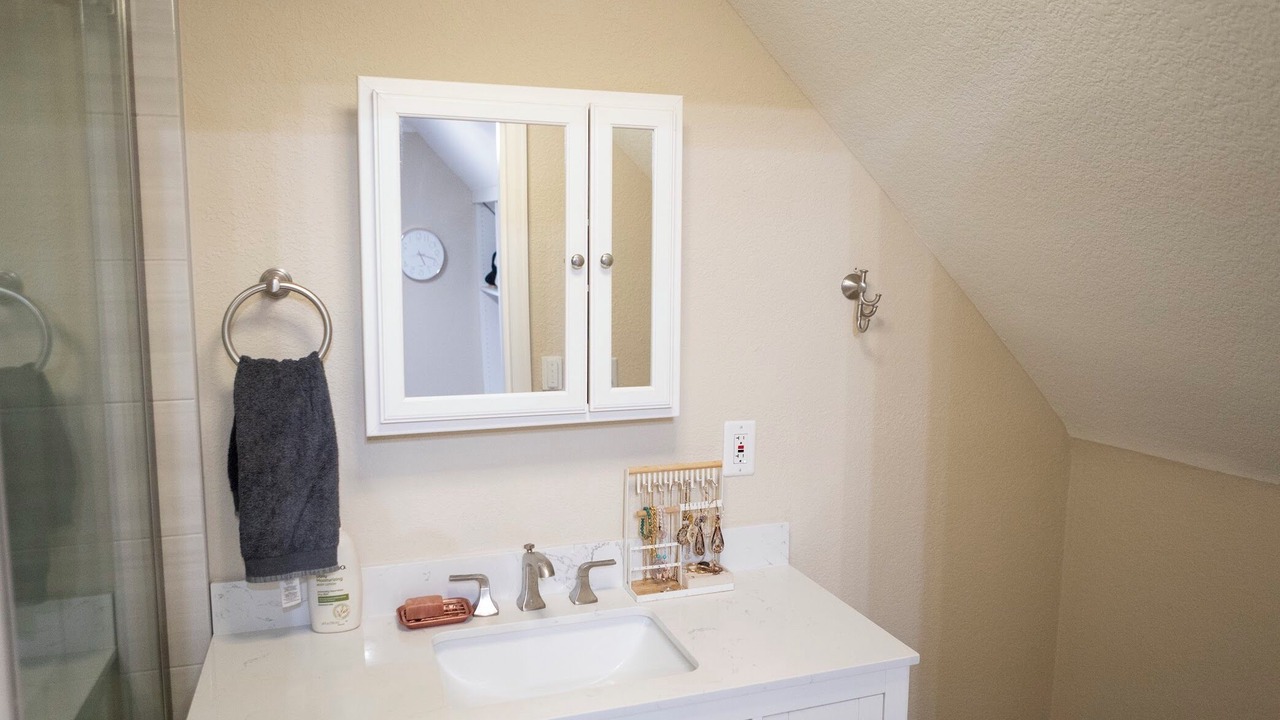 Photo of Bathroom in Jefferson Park