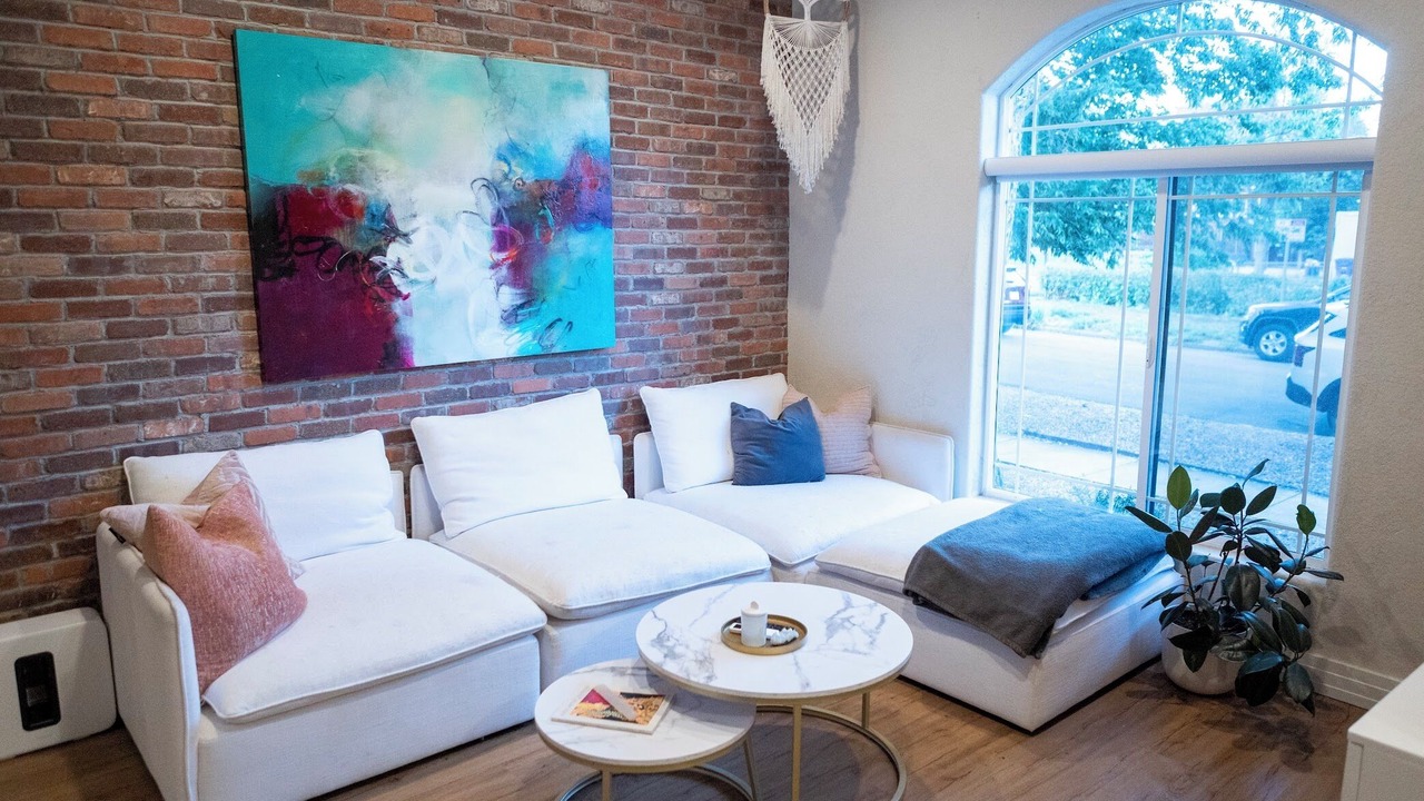Photo of Livingroom in Jefferson Park