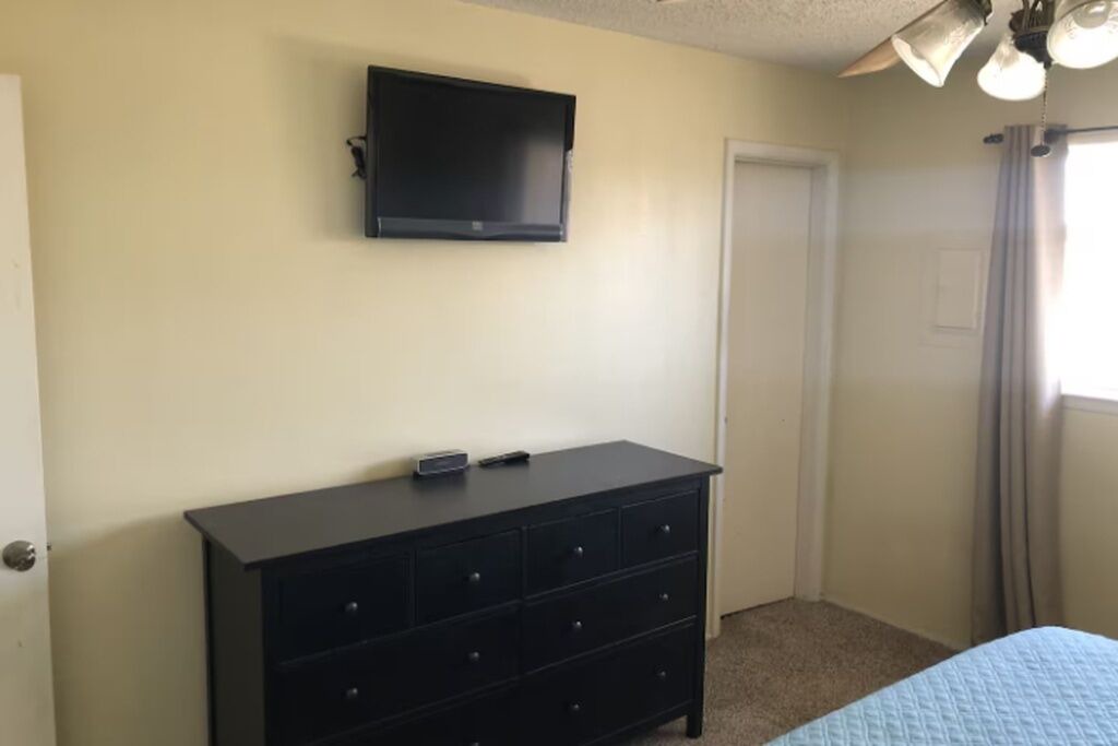 Photo of Bedroom in Osuna Park Inc