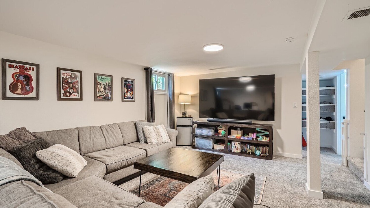 Photo of Livingroom in Lafayette