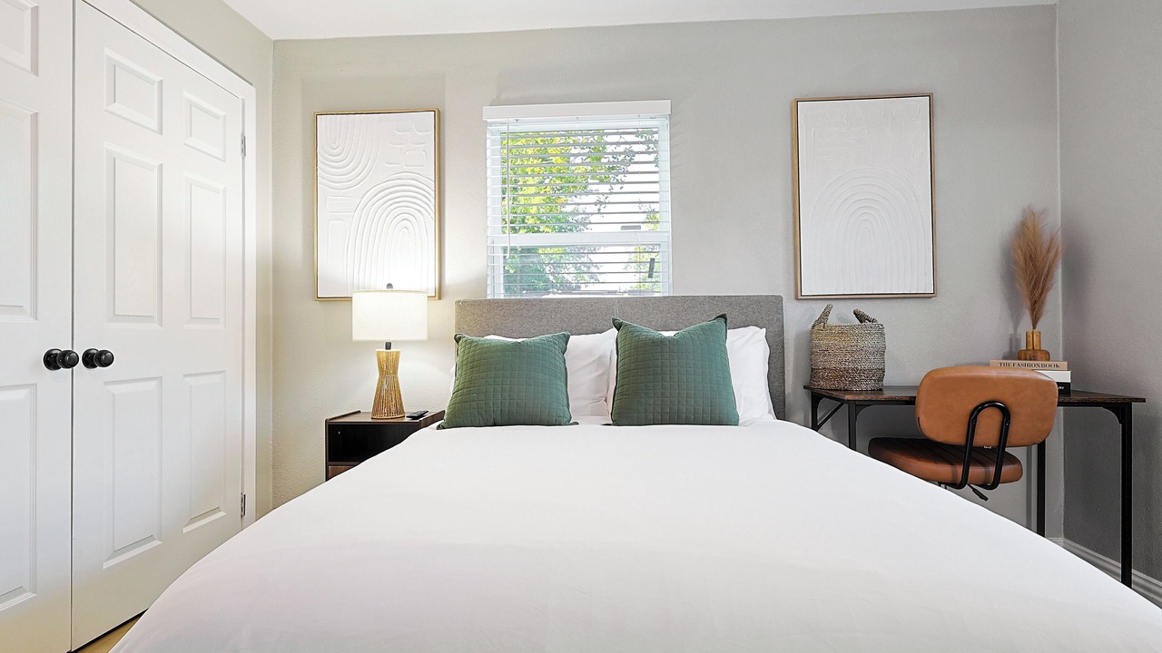Photo of Bedroom in Farmers Branch
