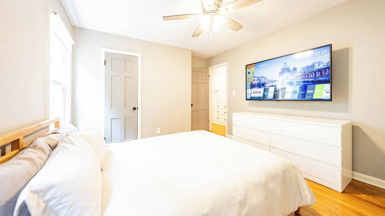 Photo of Bedroom in Roeland Park