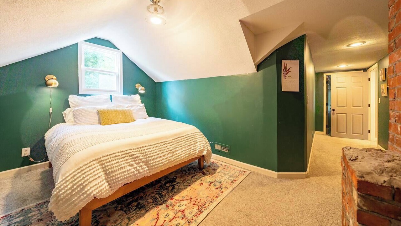 Photo of Bedroom in Roeland Park