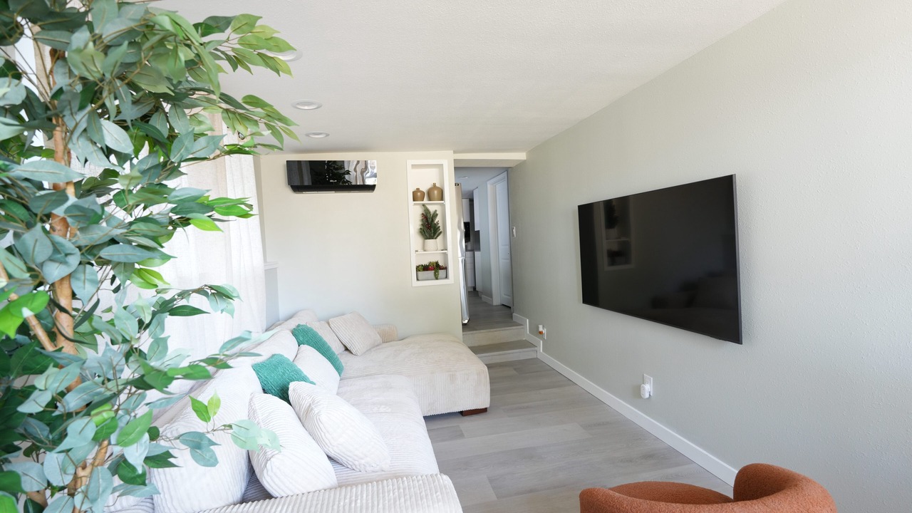 Photo of Livingroom in North Beacon Hill
