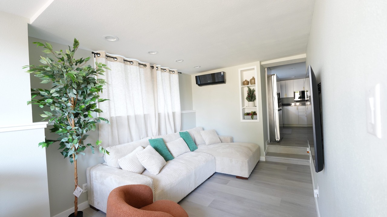 Photo of Livingroom in North Beacon Hill