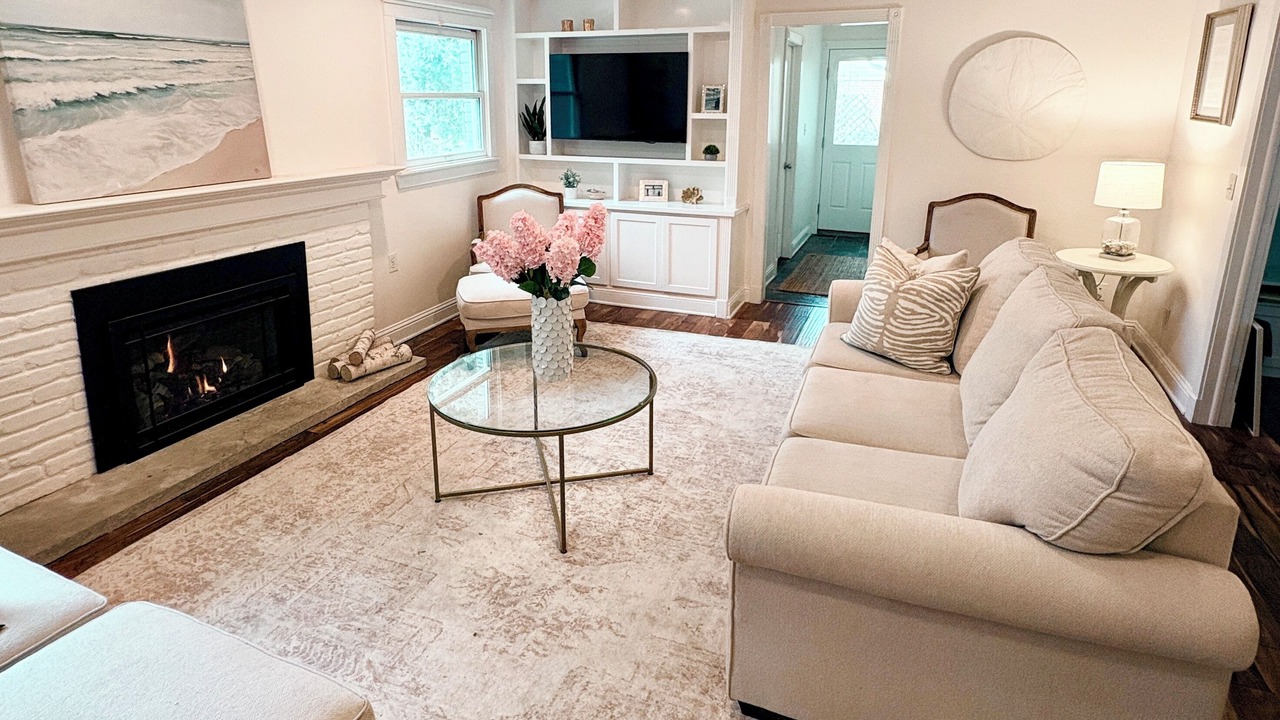 Photo of Livingroom in Cherry Knolls