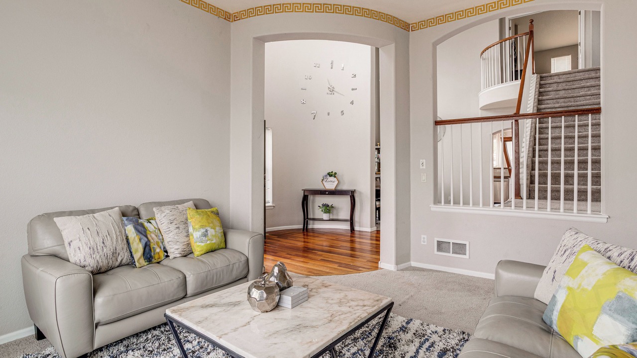Photo of Livingroom in Aurora