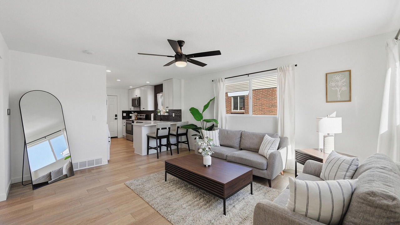 Photo of Livingroom in Delmar Parkway
