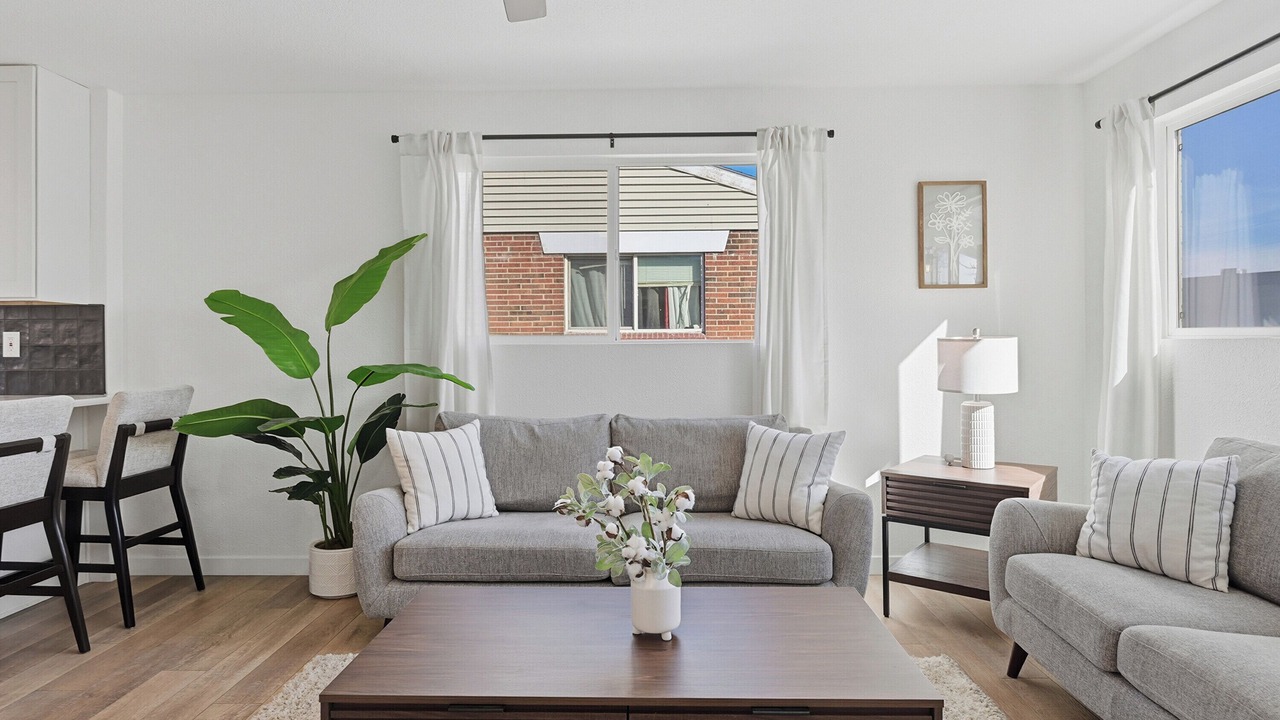 Photo of Livingroom in Delmar Parkway