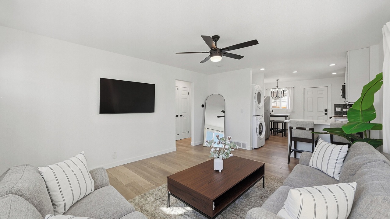 Photo of Livingroom in Delmar Parkway