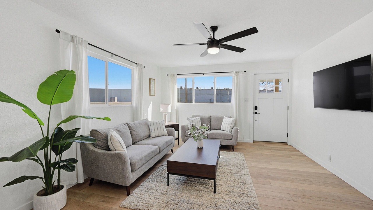 Photo of Livingroom in Delmar Parkway