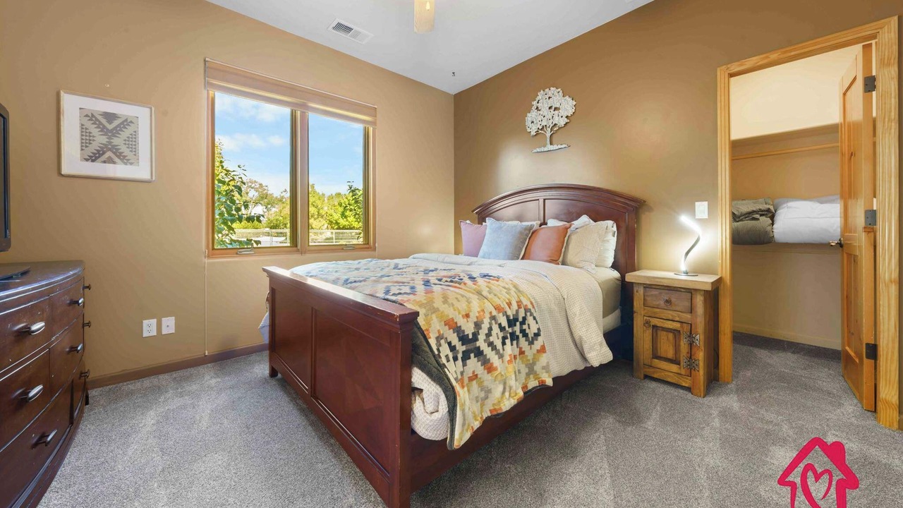 Photo of Bedroom in Corrales