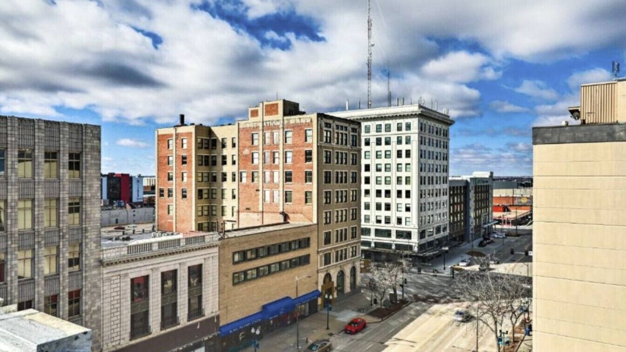 Photo of Others in Downtown Lincoln