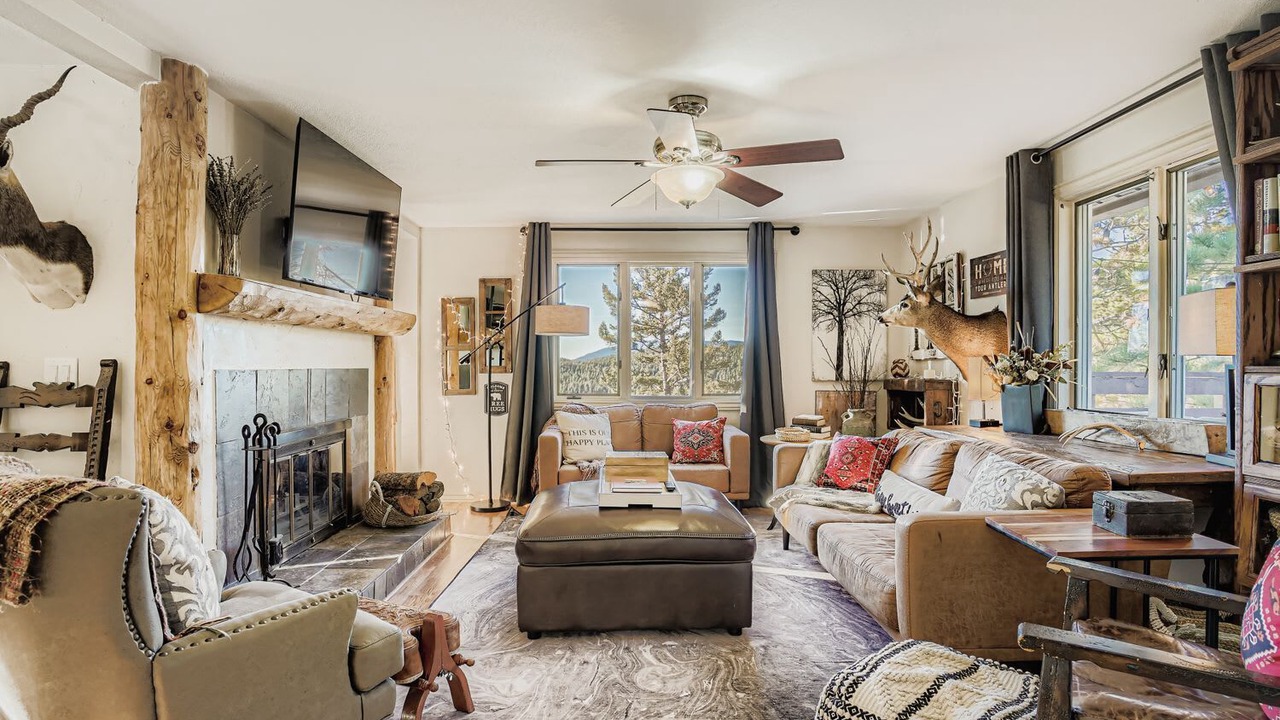 Photo of Livingroom in Richmond Hill Corridor