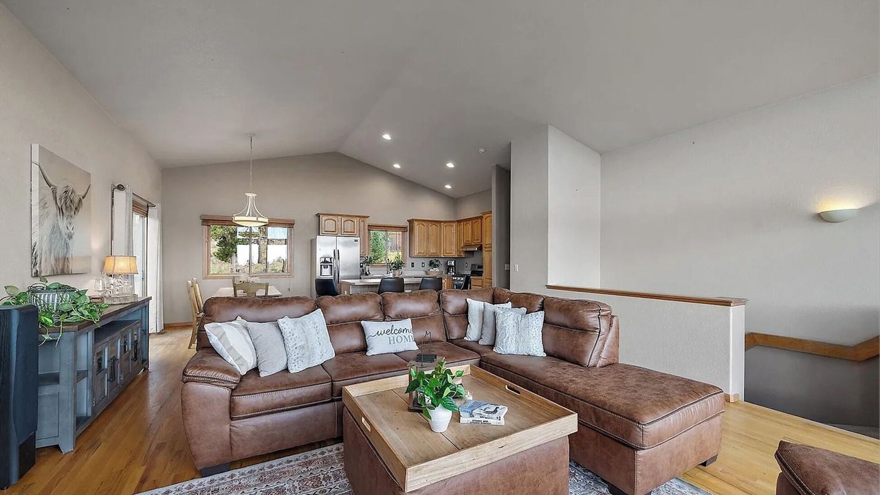 Photo of Livingroom in Shadow Mountain
