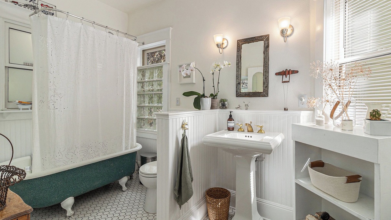 Photo of Bathroom in Lower Arapahoe