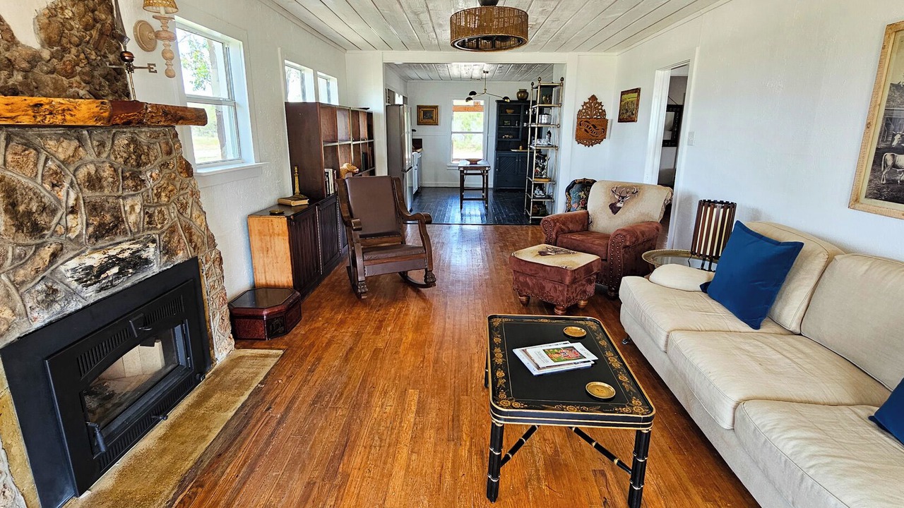 Photo of Livingroom in Brady