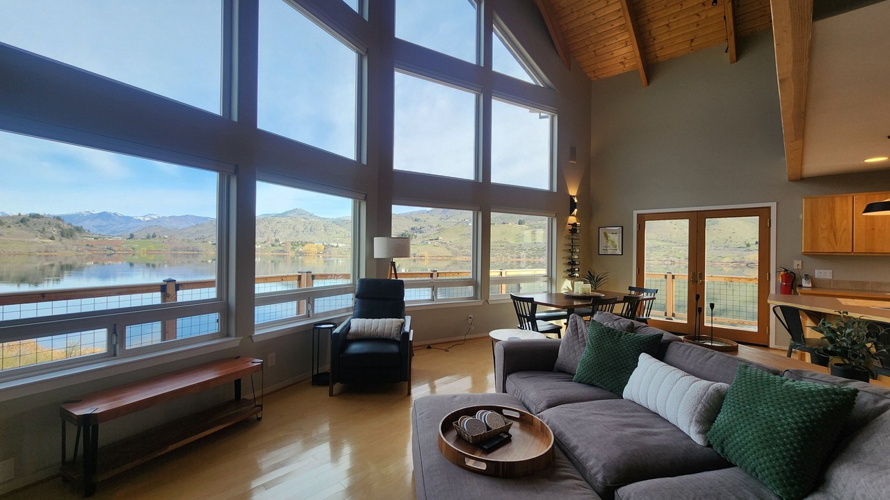 Photo of Livingroom in Manson