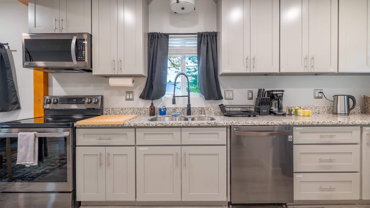 Photo of Kitchen in White Center