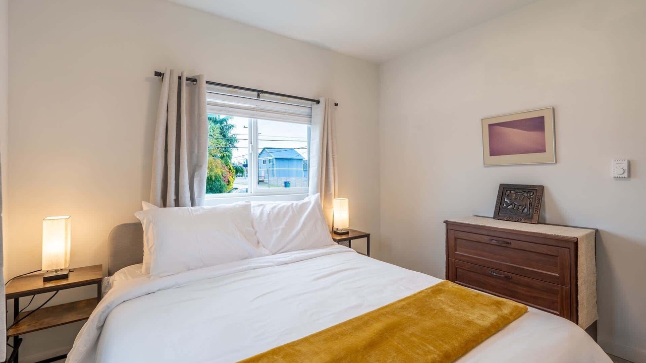 Photo of Bedroom in White Center