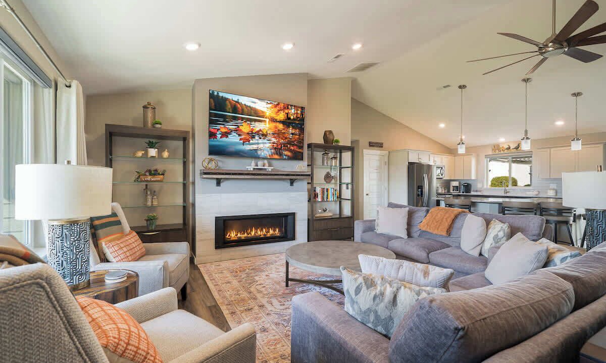 Photo of Livingroom in Manson
