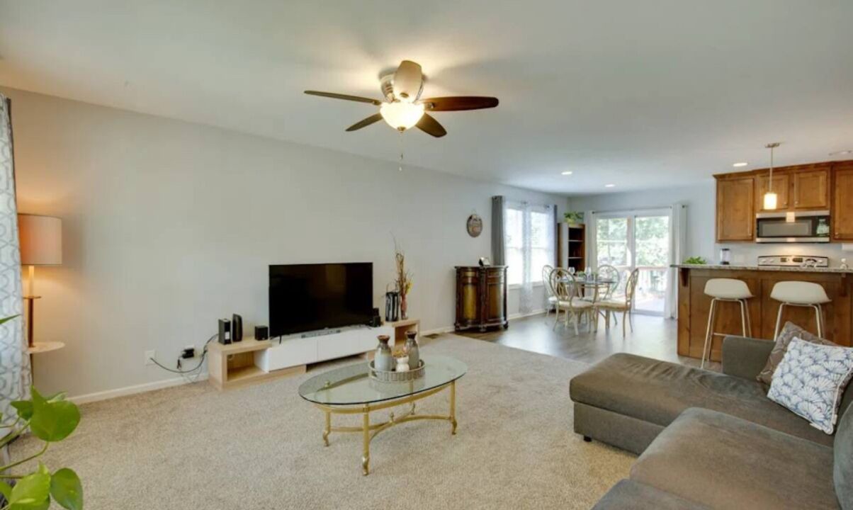 Photo of Livingroom in Lansing