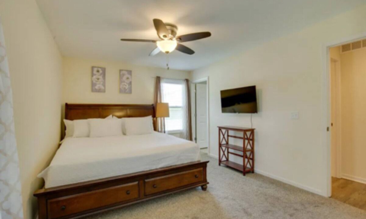 Photo of Bedroom in Lansing