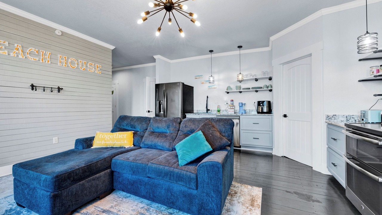 Photo of Livingroom in Bates