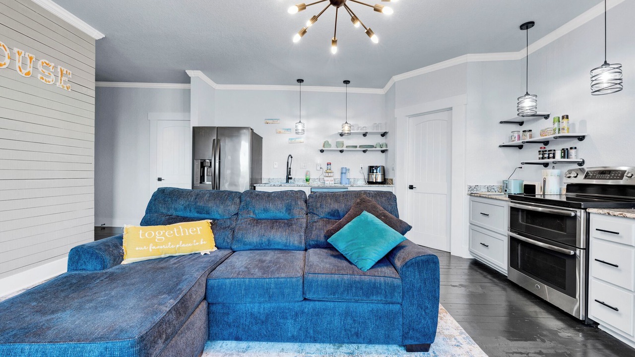 Photo of Livingroom in Bates