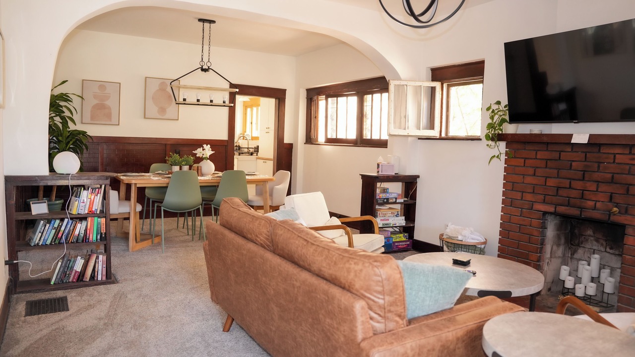 Photo of Livingroom in University Heights