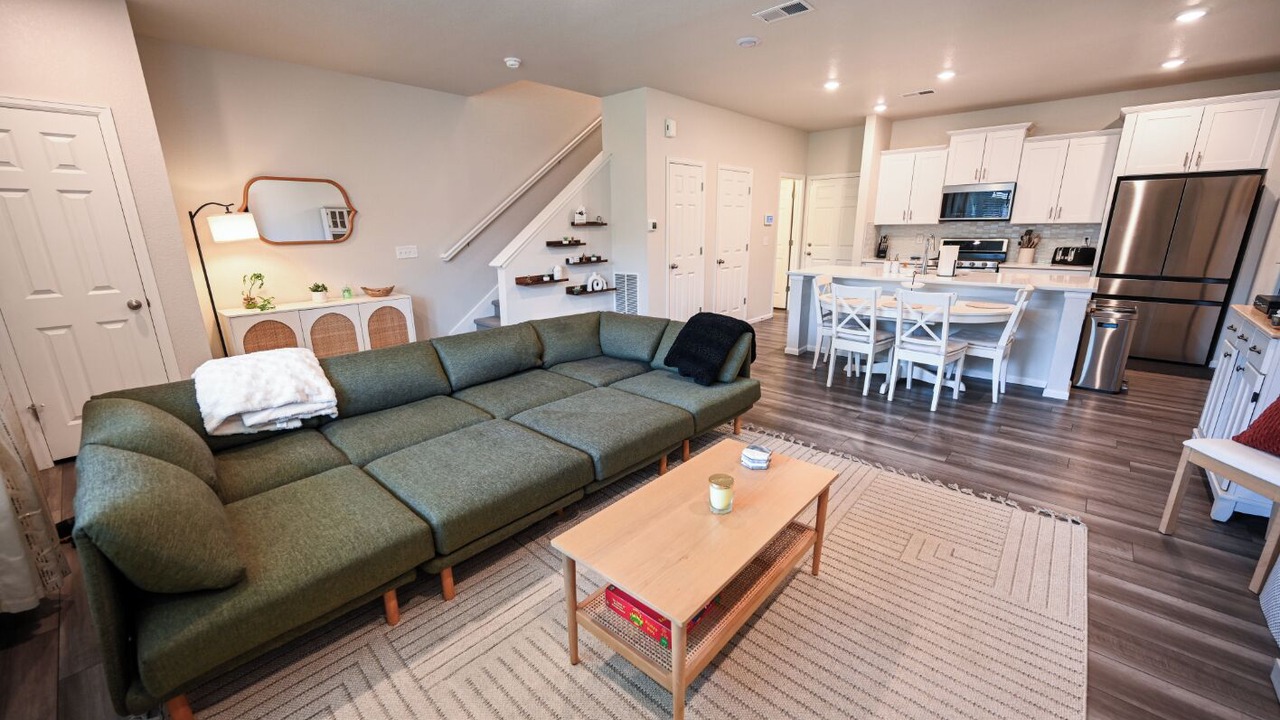 Photo of Livingroom in Aurora