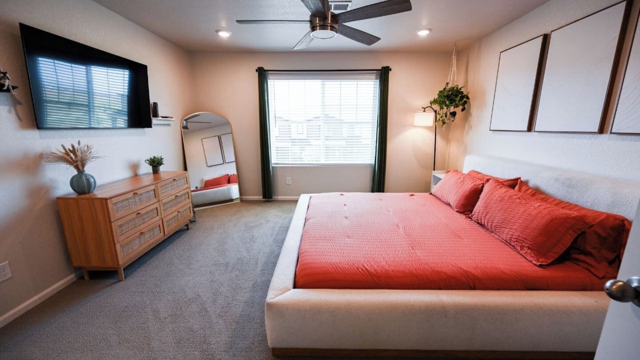 Photo of Bedroom in Aurora