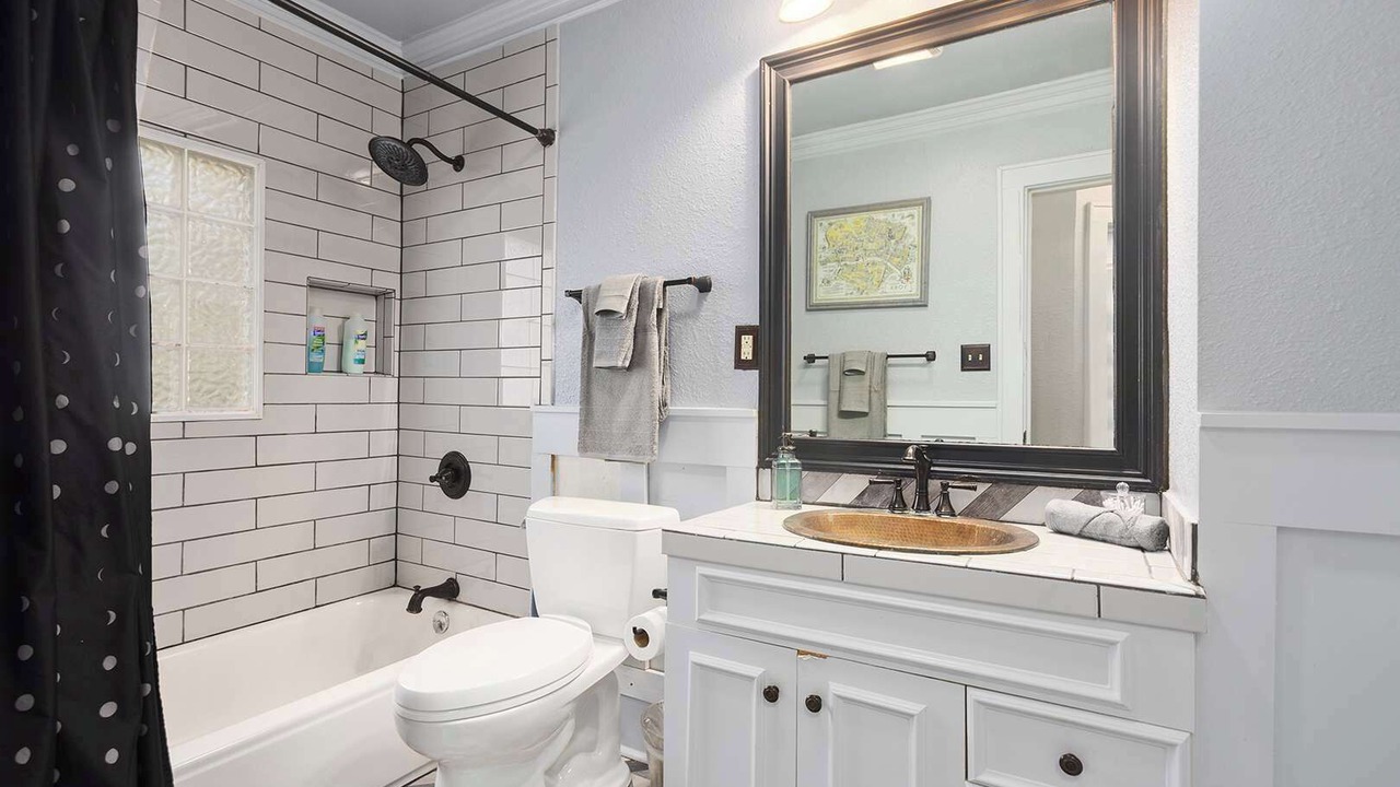 Photo of Bathroom in Fairway