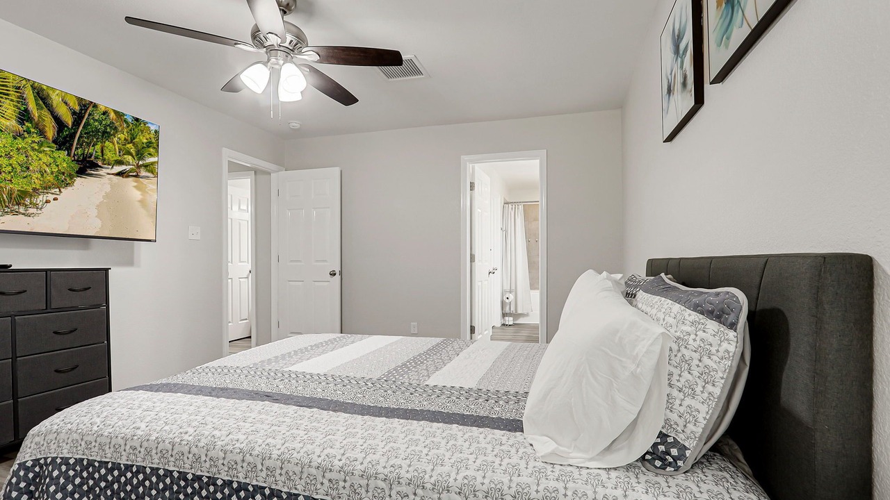 Photo of Bedroom in Biggs Field