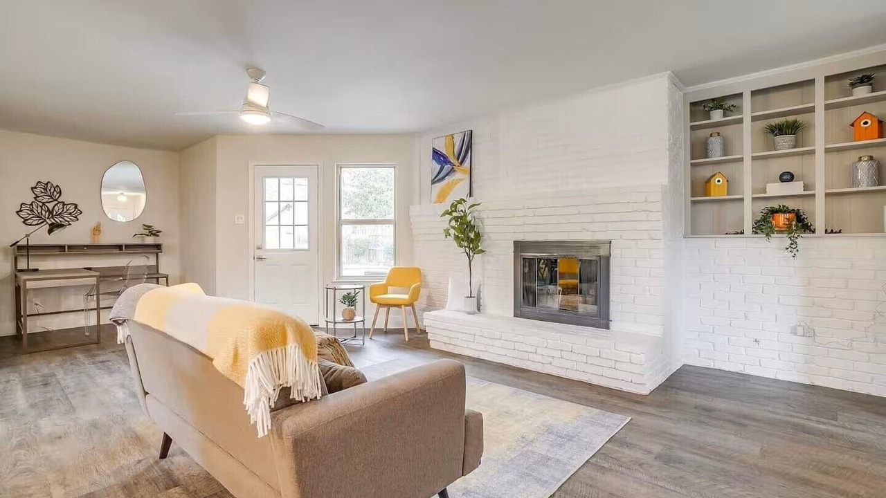 Photo of Livingroom in Grand Prairie