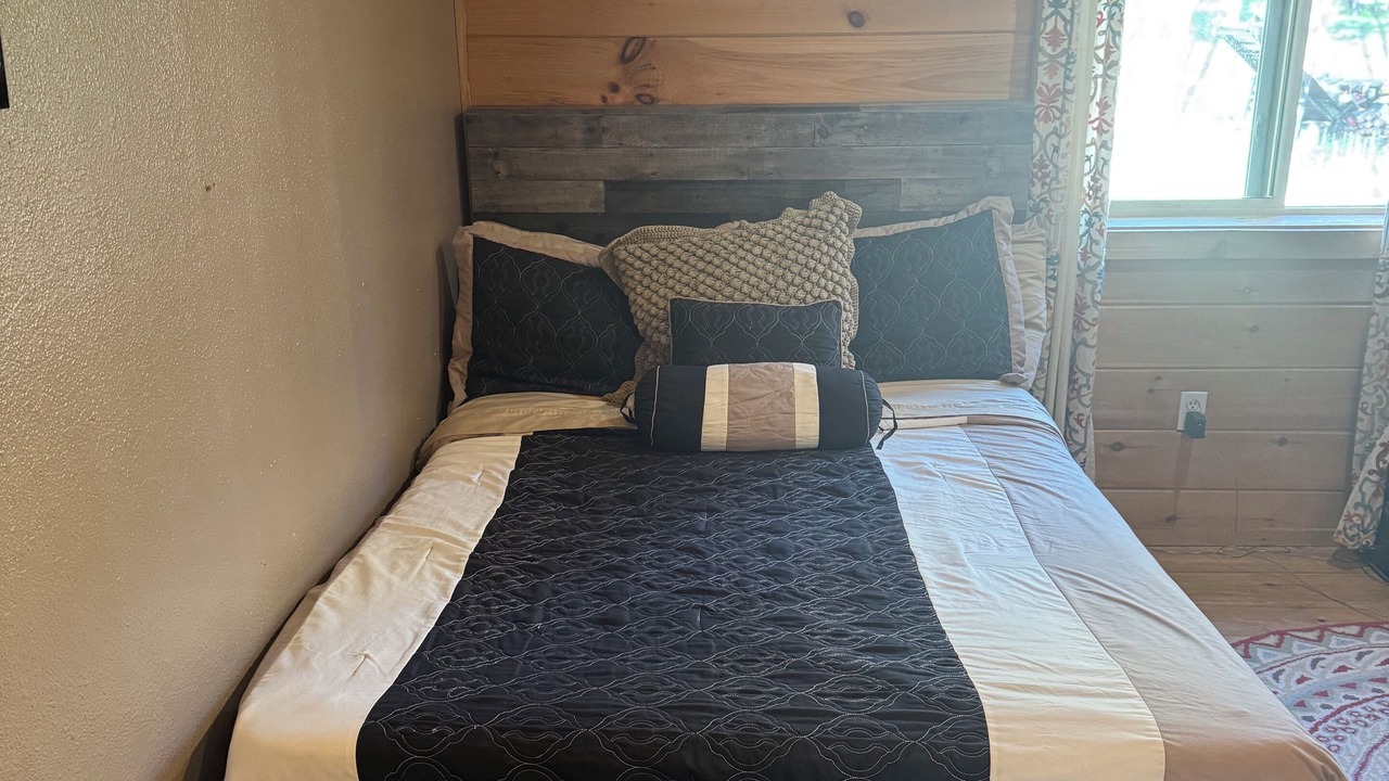 Photo of Bedroom in Casper Mountain