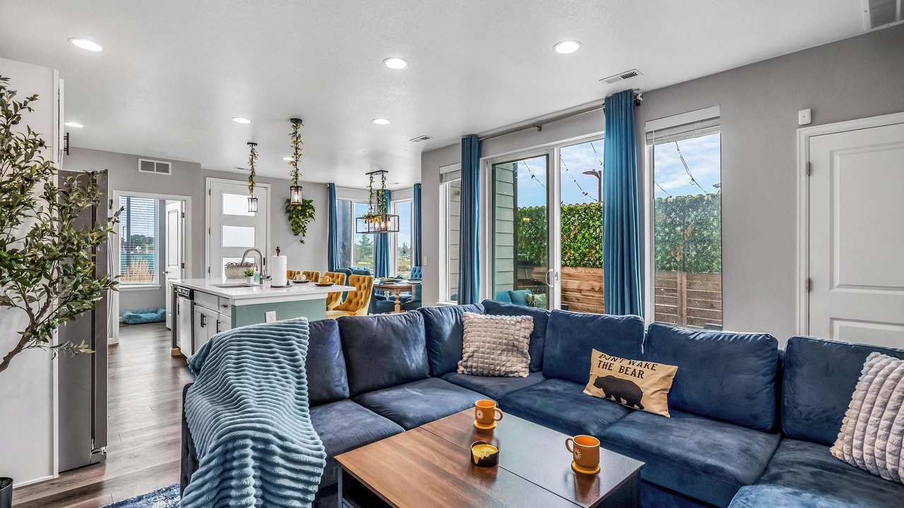 Photo of Livingroom in Dupont