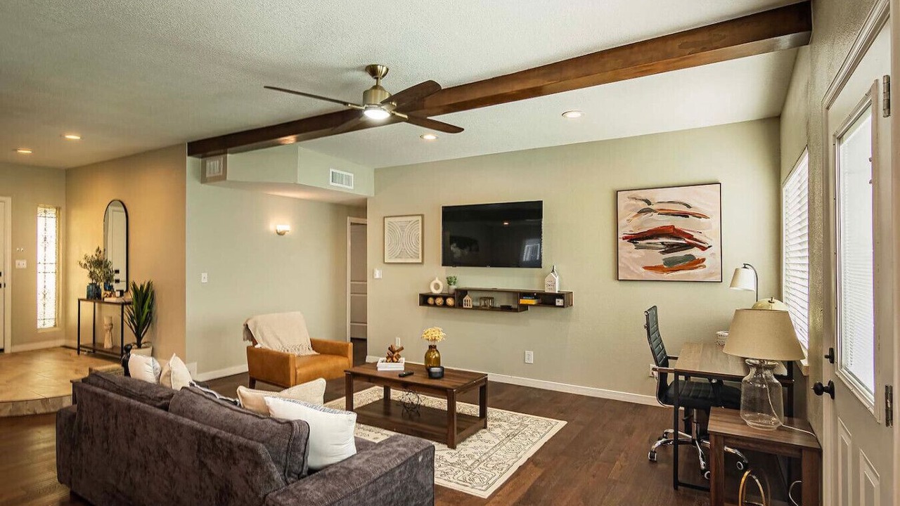 Photo of Livingroom in Biggs Field