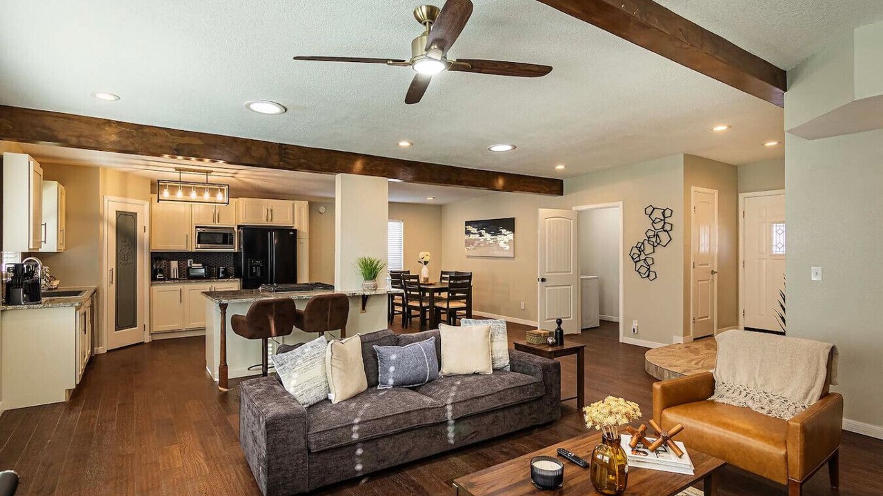 Photo of Livingroom in Biggs Field