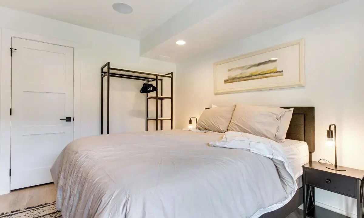 Photo of Bedroom in Jefferson Park
