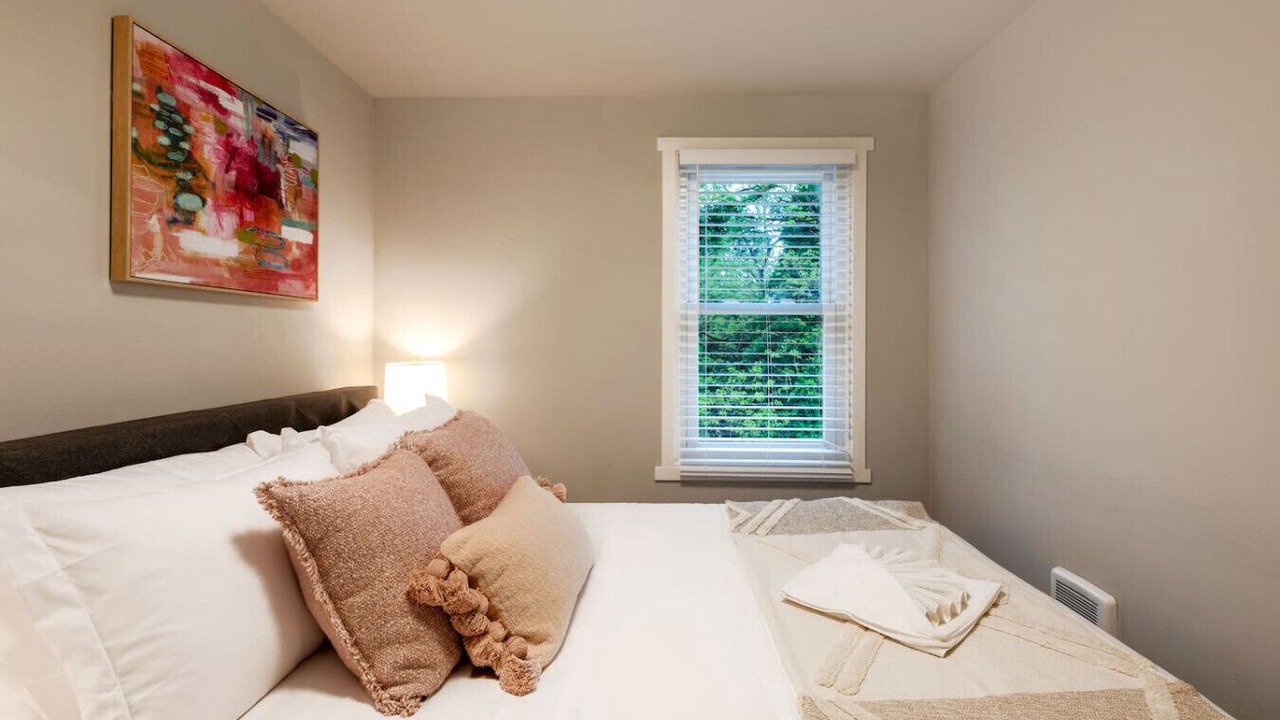 Photo of Bedroom in Bryn Mawr-Skyway