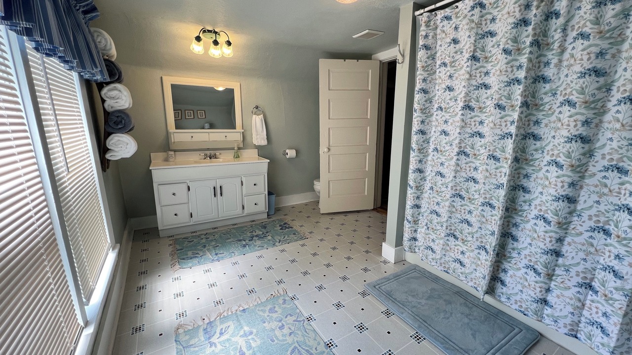 Photo of Bathroom in Glenrock