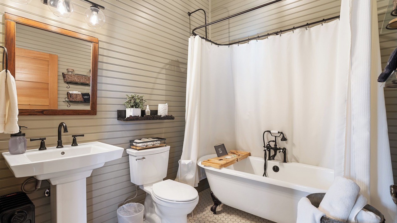 Photo of Bathroom in Deary