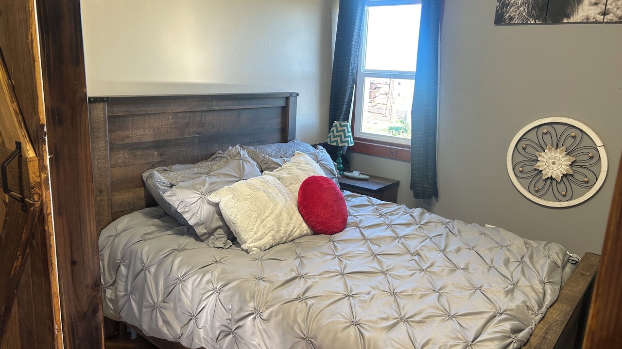 Photo of Bedroom in Lincoln County