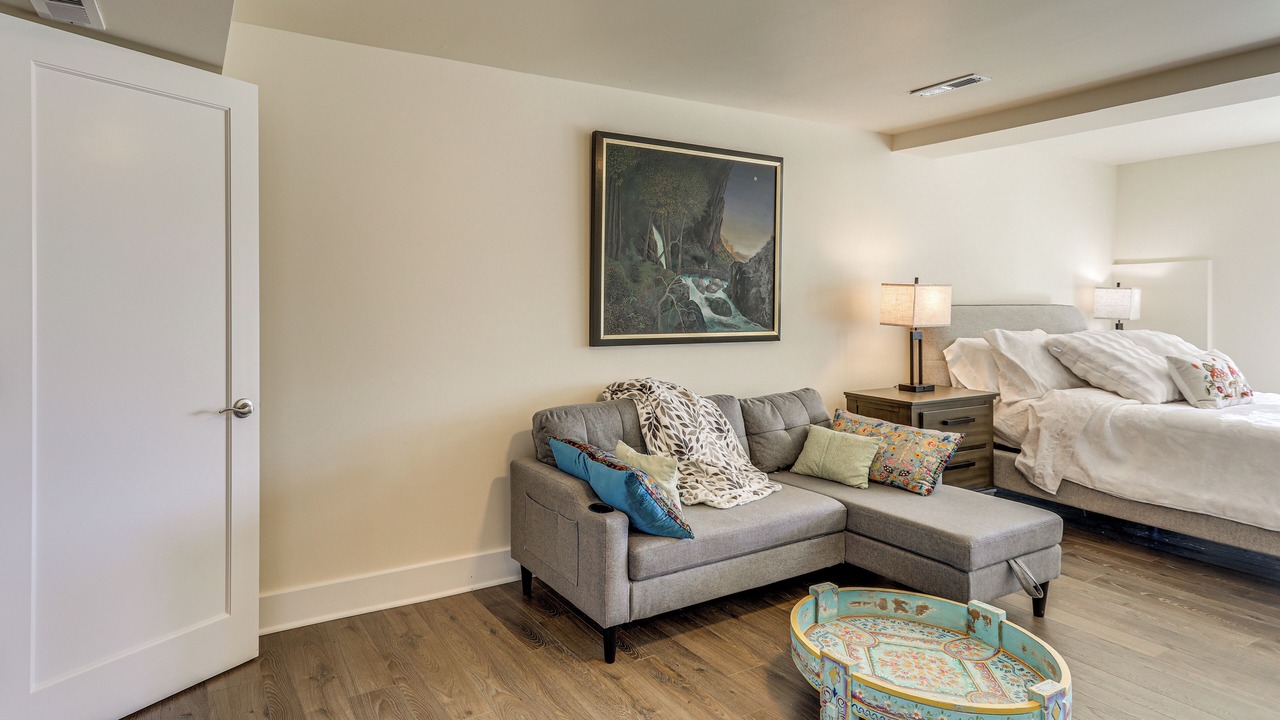 Photo of Bedroom in Fauntleroy