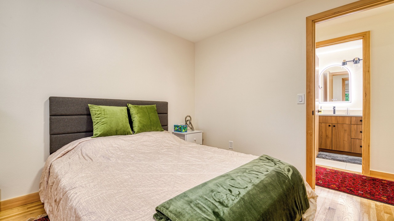 Photo of Bedroom in Inglewood-Finn Hill