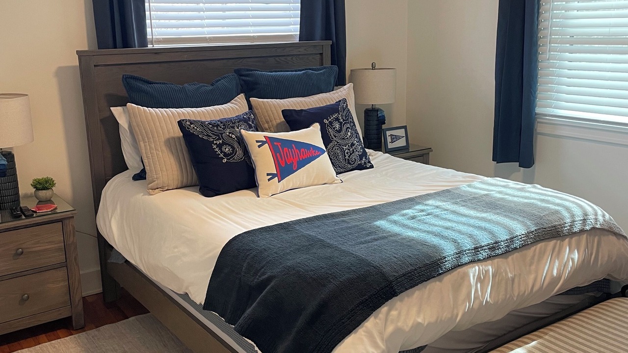Photo of Bedroom in Lawrence