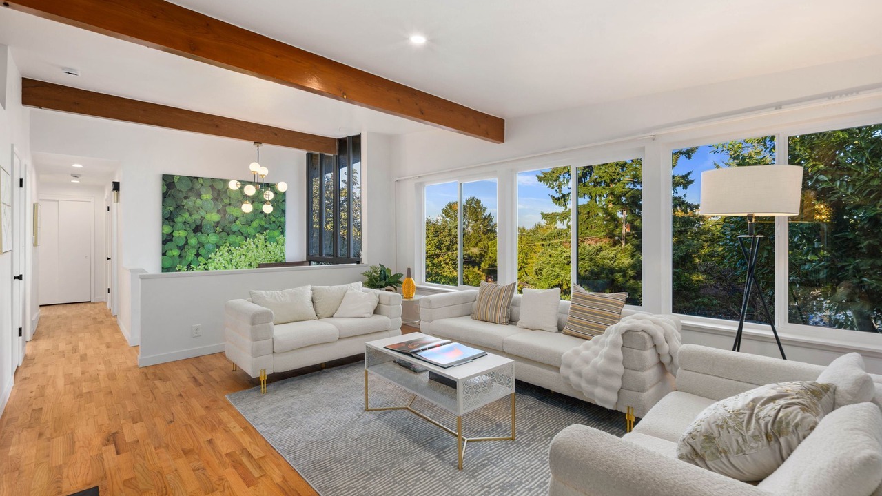 Photo of Livingroom in SeaTac