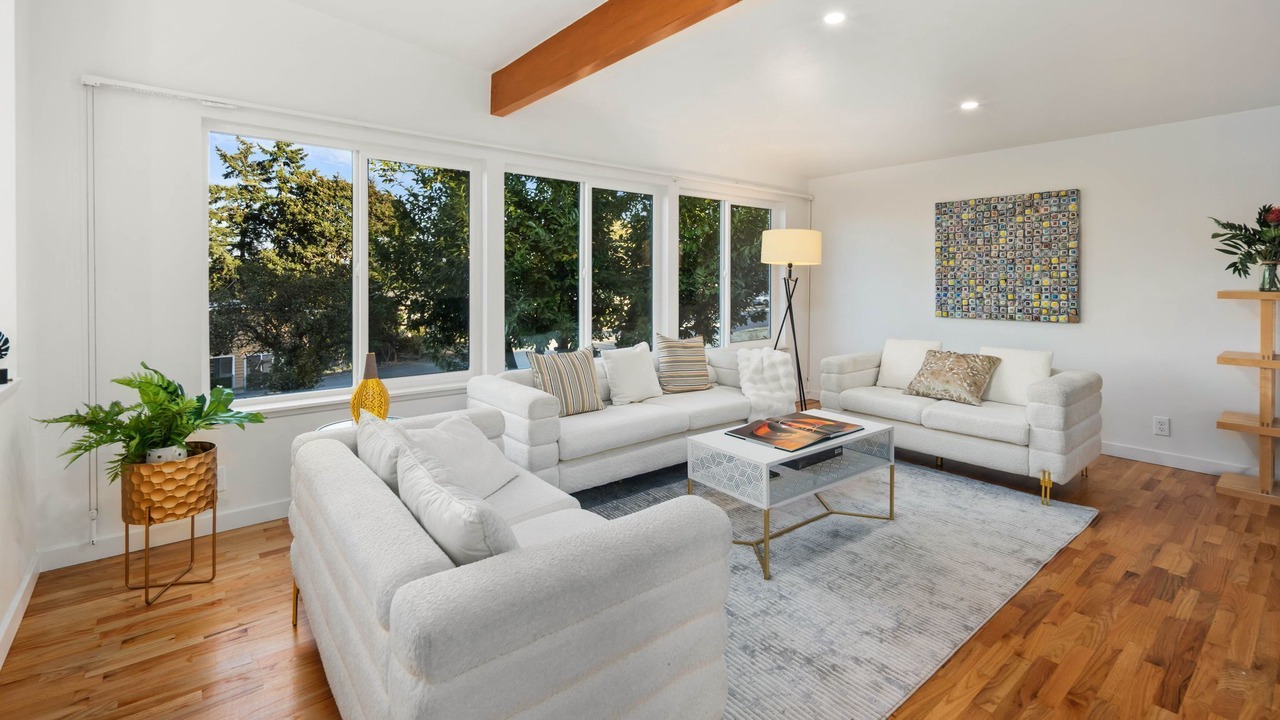 Photo of Livingroom in SeaTac
