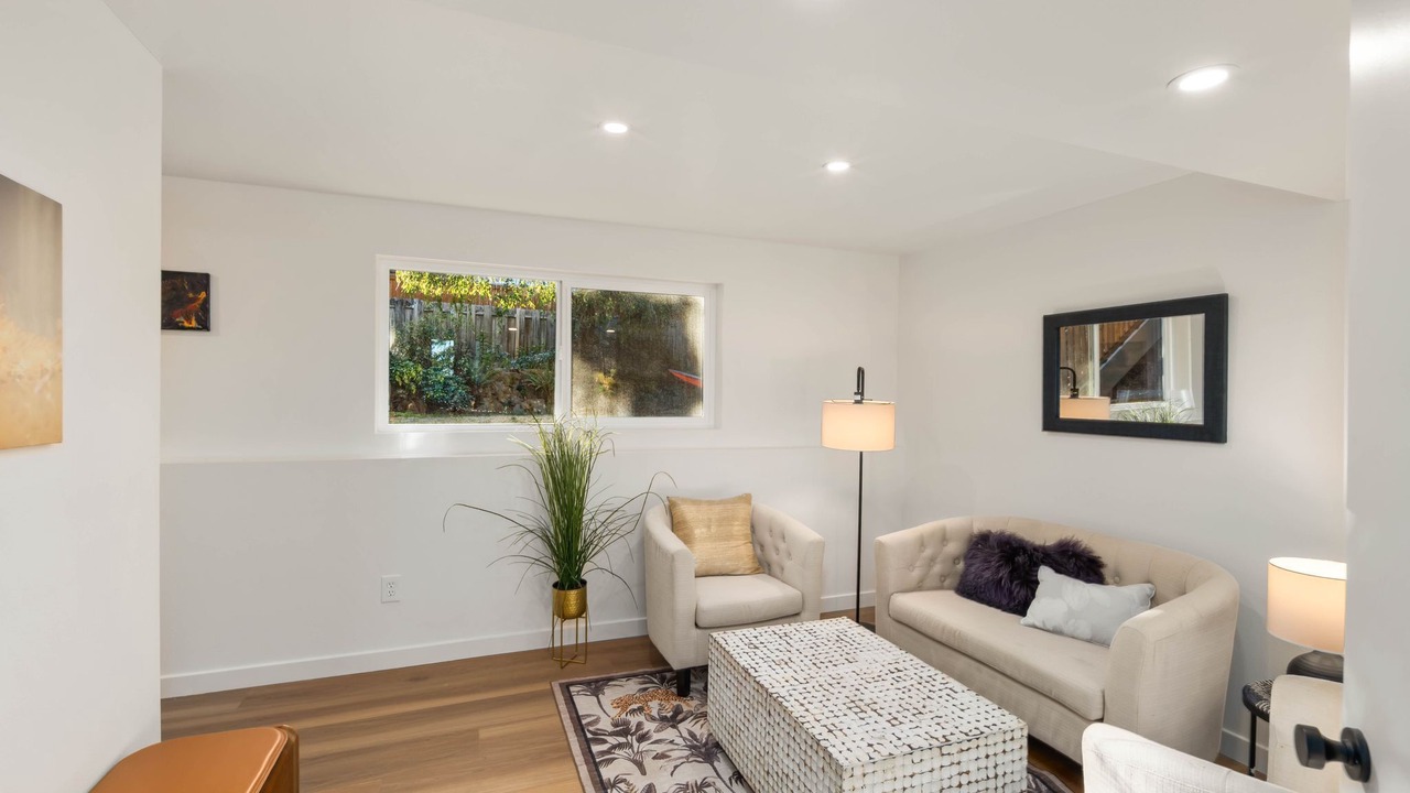 Photo of Livingroom in SeaTac